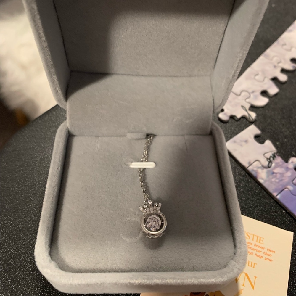 Tiny crown necklace